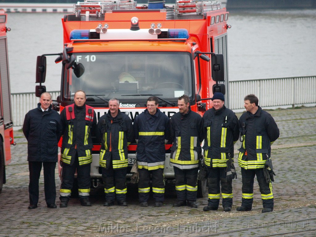 Neue LF`s fuer Koeln Uebergabe in Koeln Deutz an den Wachen  P107.JPG